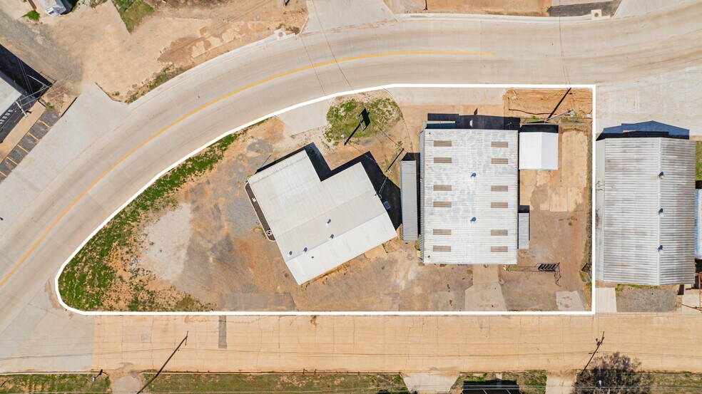 More Photos Of 118 Industrial Blvd, Kilgore Flex For Lease