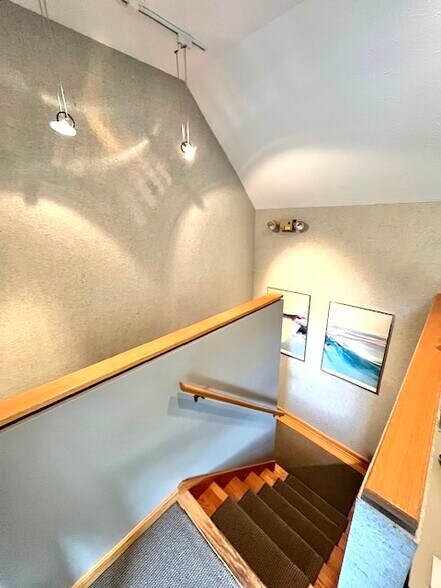 More Photos Of 270 Park Pl, Chagrin Falls Loft Creative Space For Lease