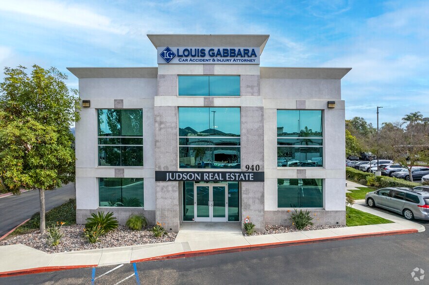 More Photos Of 940 Canterbury Pl, Escondido Office For Lease