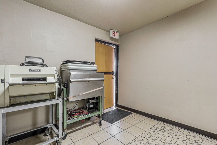 More Photos Of 2222 Bassett Ave, El Paso Storefront Retail Residential For Sale