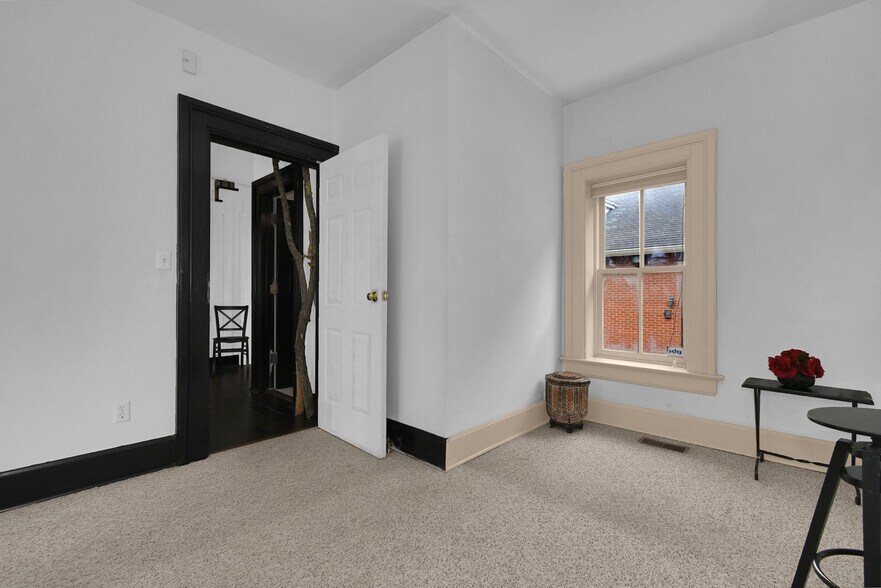 More Photos Of 391 E Livingston Ave, Columbus Office Residential For Sale