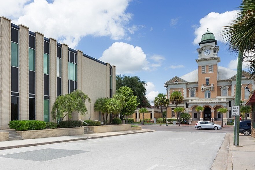 More Photos Of 201 S Ohio Ave, Live Oak Bank For Lease