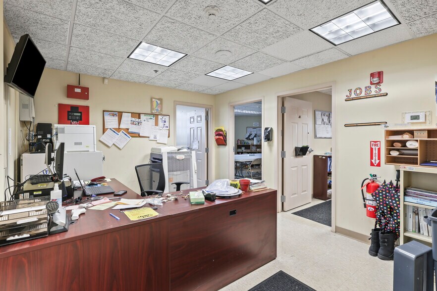 More Photos Of 1631 Main St, Niagara Falls Industrial For Sale