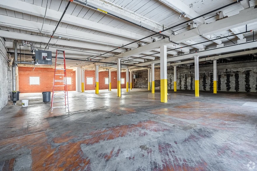 More Photos Of 4130-4150 S Wabash Ave, Chicago Manufacturing For Sale