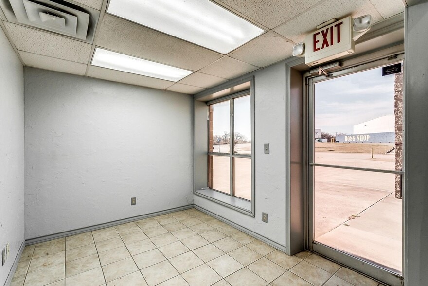 More Photos Of 2217 Old Dennis Rd, Weatherford Service For Sale