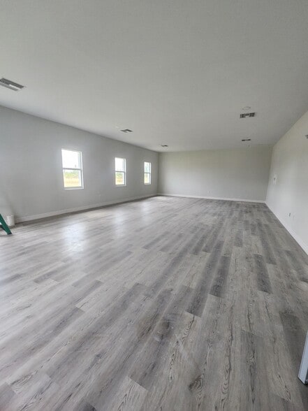 More Photos Of 8359 Stringfellow Rd, Saint James City Medical For Lease