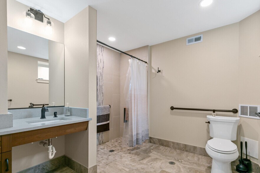 More Photos Of 1890 W Littleton Blvd, Littleton Office For Sale