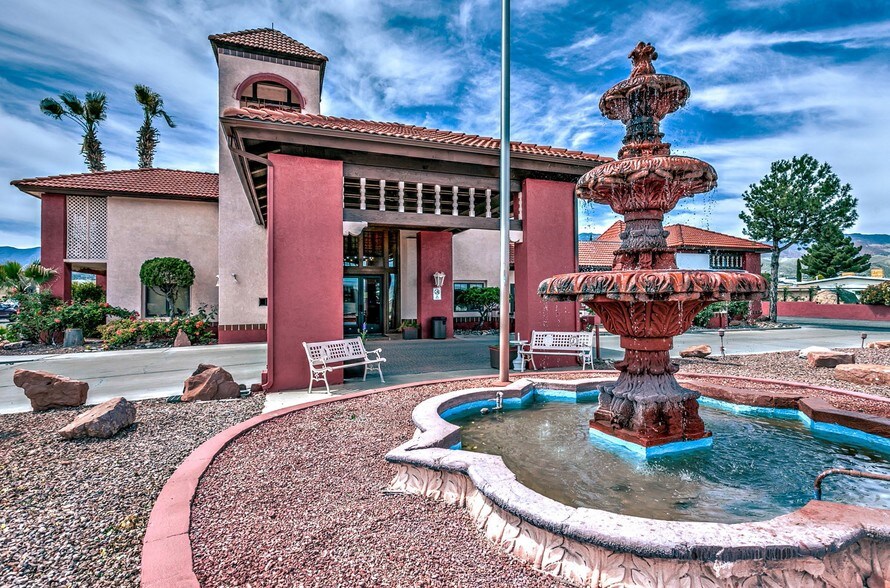 More Photos Of 301 W State Route 89A, Cottonwood Hotel For Sale