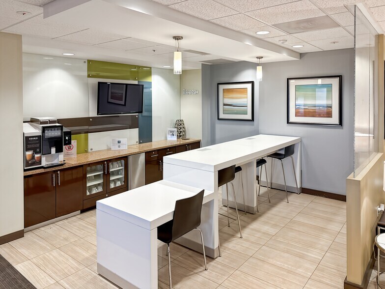 More Photos Of 7900 Oak Ln, Miami Lakes Coworking Space