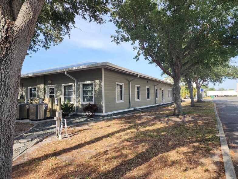 More Photos Of 17801 Murdock Cir, Port Charlotte Medical For Sale