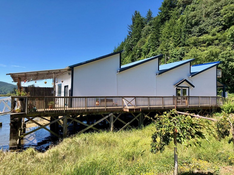 More Photos Of 6750 Or-126 Hwy, Florence Marina For Sale