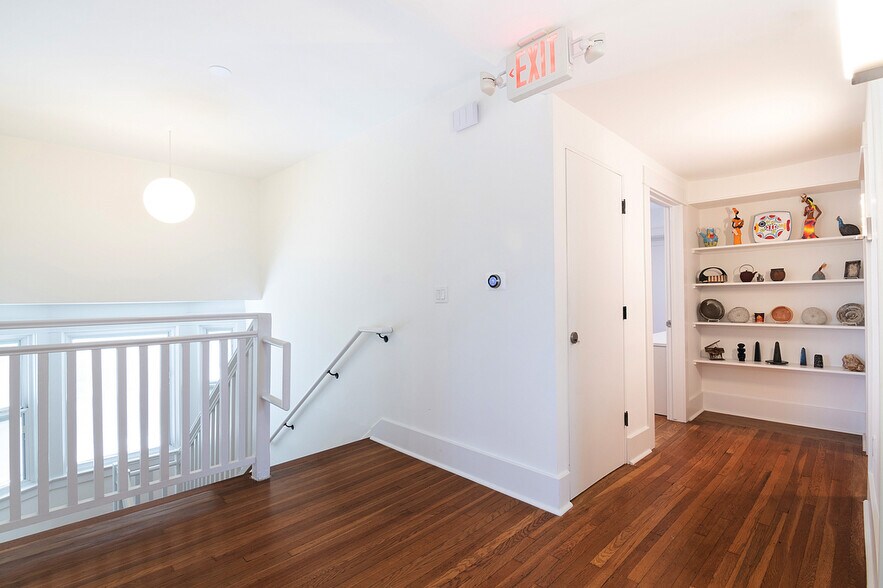 More Photos Of 1506 Crenshaw blvd, Los Angeles Office For Sale