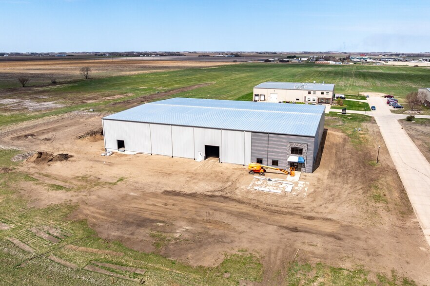 More Photos Of 401 37th W ave, Spencer Light Manufacturing For Sale