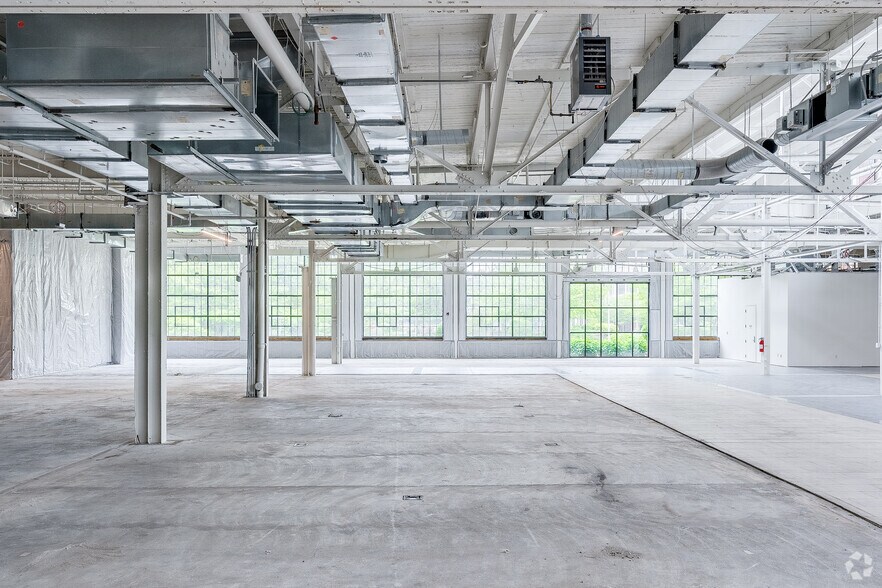 More Photos Of 2450 W Hunting Park Ave, Philadelphia Unknown For Lease