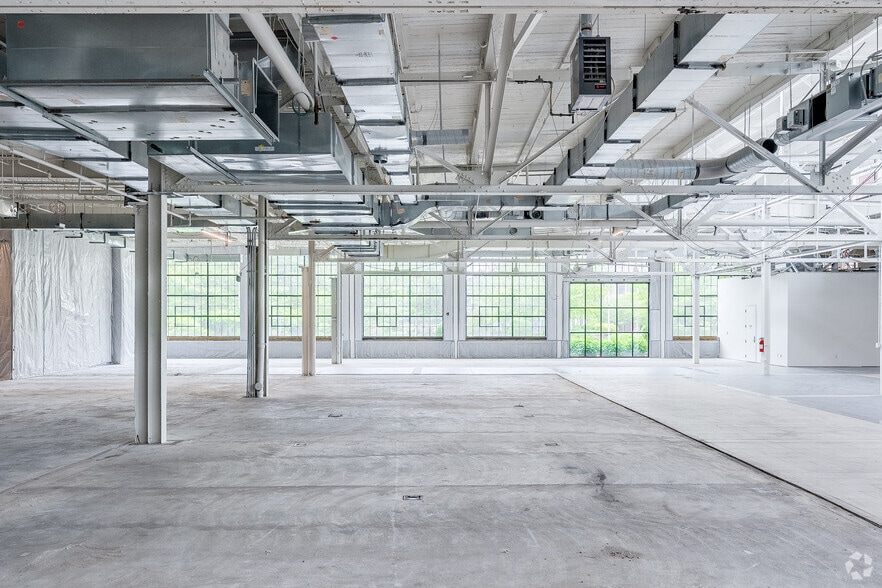 More Photos Of 2450 W Hunting Park Ave, Philadelphia Unknown For Lease