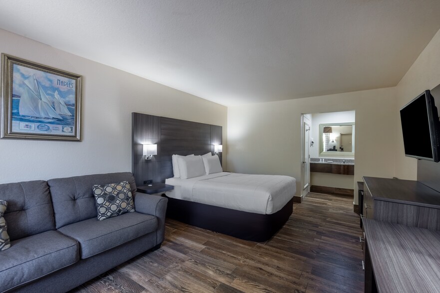 More Photos Of 409 SE 1st Ave, Florida City Hotel For Sale