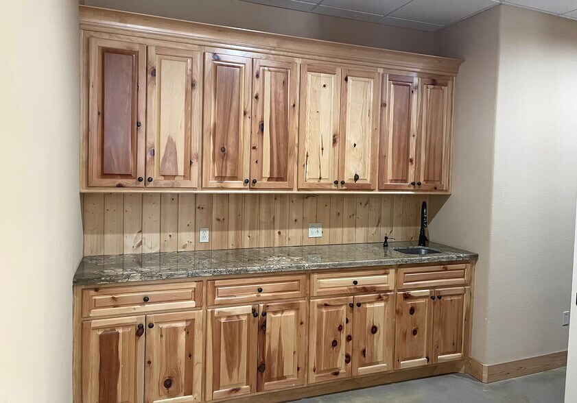 More Photos Of 1274 Blake Rd, Conroe Office For Lease