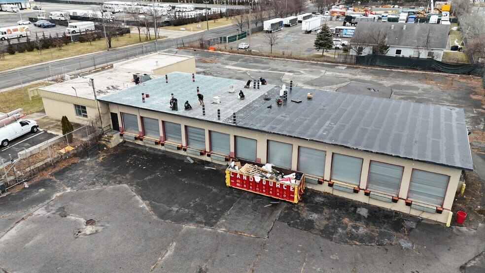 More Photos Of 22 Spence St, Bay Shore Distribution For Lease