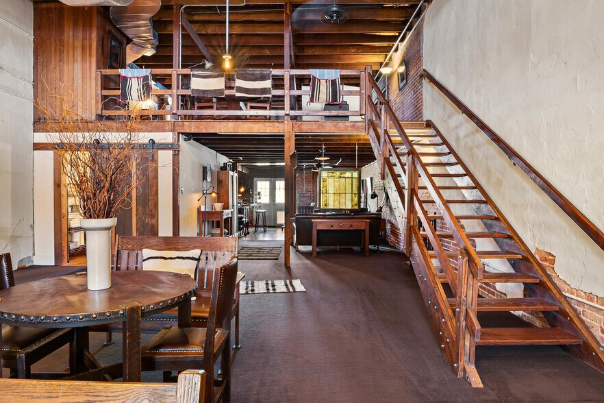 More Photos Of 118 W. Grand St, Whitewright Storefront Retail Residential For Sale