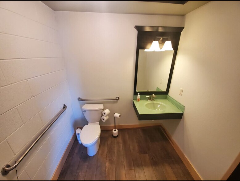 More Photos Of 3003 Hall St, Hays Medical For Sale