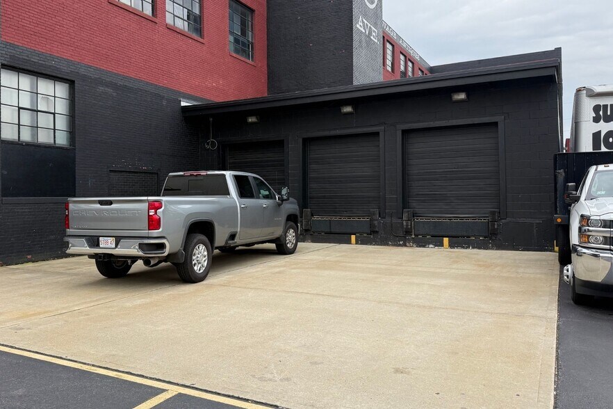 More Photos Of 1155 Railroad Ave, Bridgeport Showroom For Sale