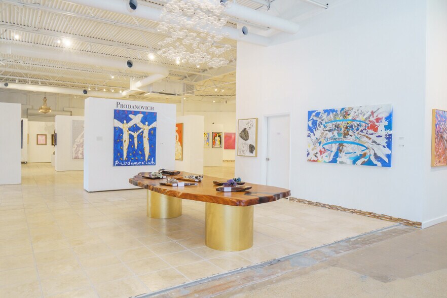 More Photos Of 2833 Irving Blvd, Dallas Showroom For Sale