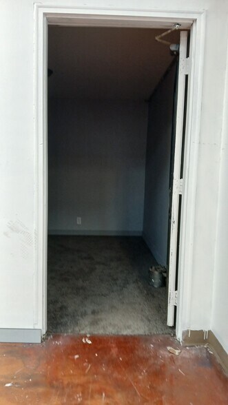 More Photos Of 2850 E 40 Hwy, Blue Springs Warehouse For Lease