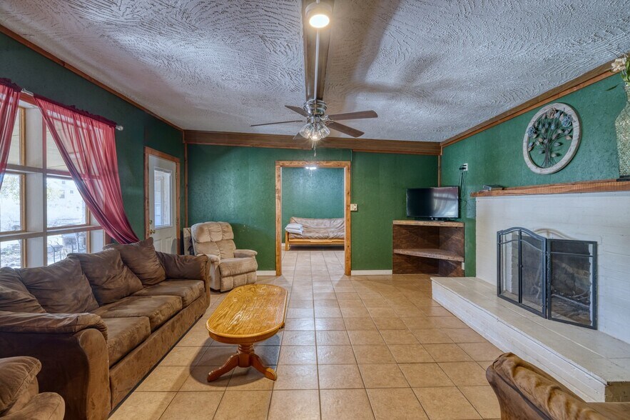 More Photos Of 49 Encino Dr, Concan Convenience Store For Sale