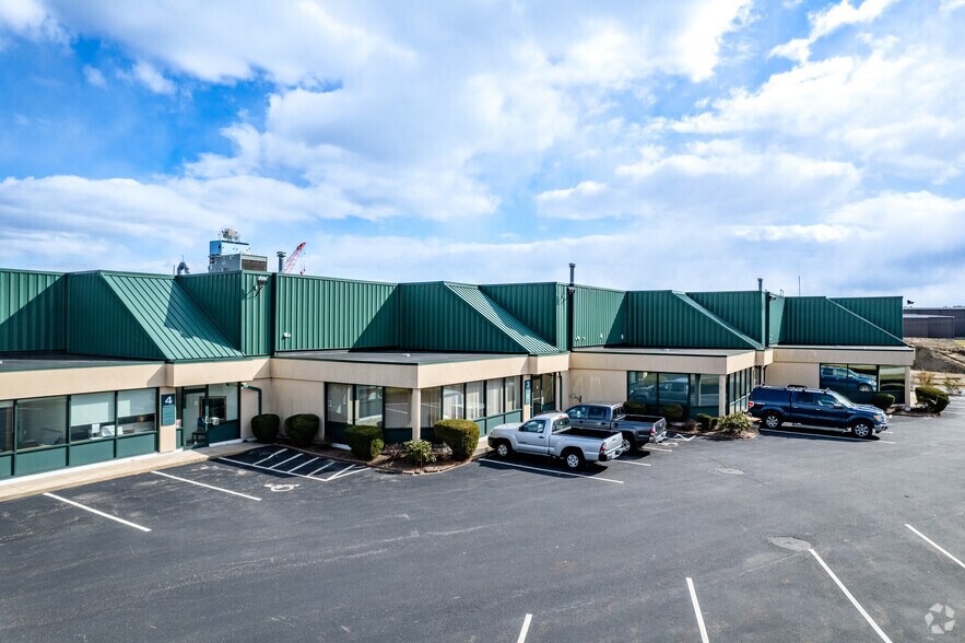 More Photos Of 315 Commerce Park Rd, North Kingstown Warehouse For Lease