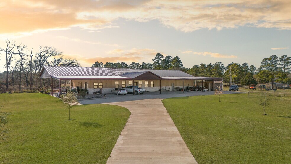 Primary Photo Of 3070 State Highway 19, Huntsville Specialty For Sale