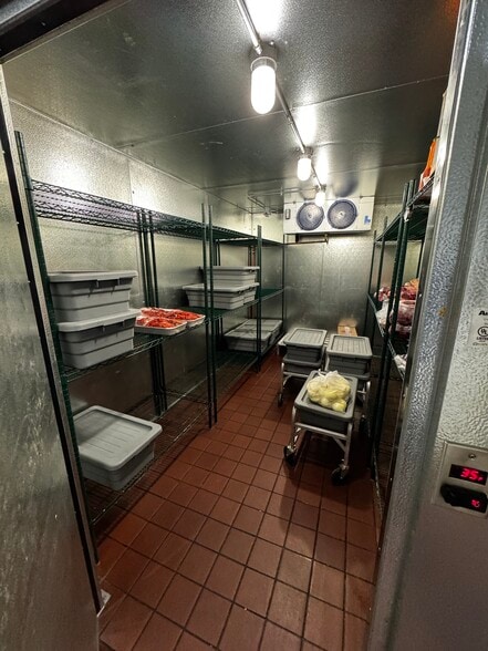 More Photos Of 3238 Foothill Blvd, Glendale Freestanding For Sale