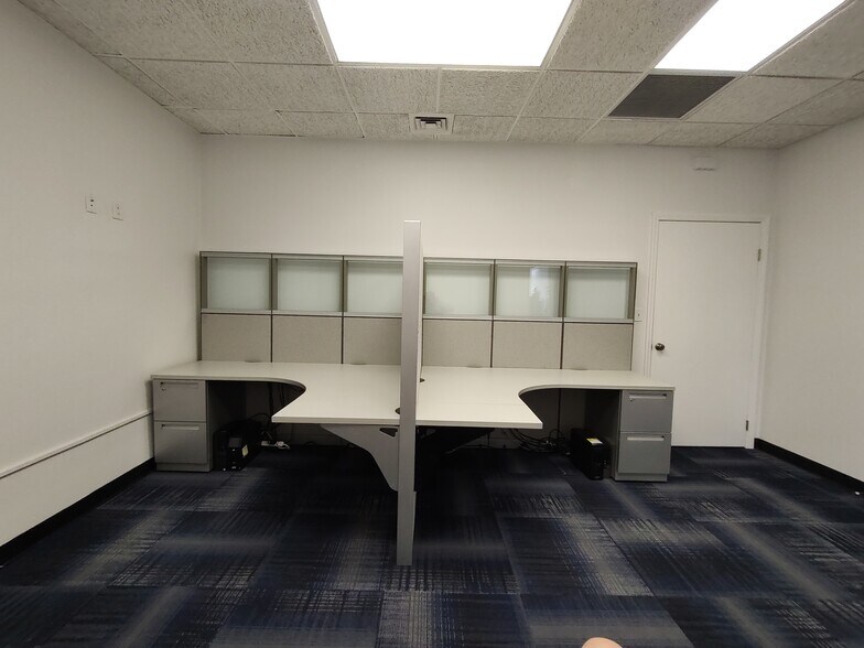 More Photos Of 240 Plandome Rd, Manhasset Office For Lease