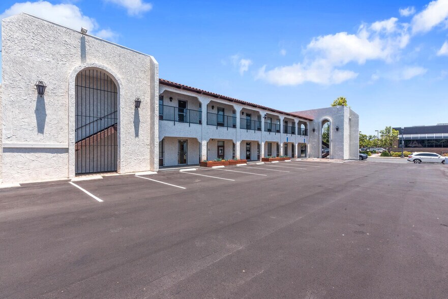 More Photos Of 266 S Magnolia Ave, El Cajon Office For Lease