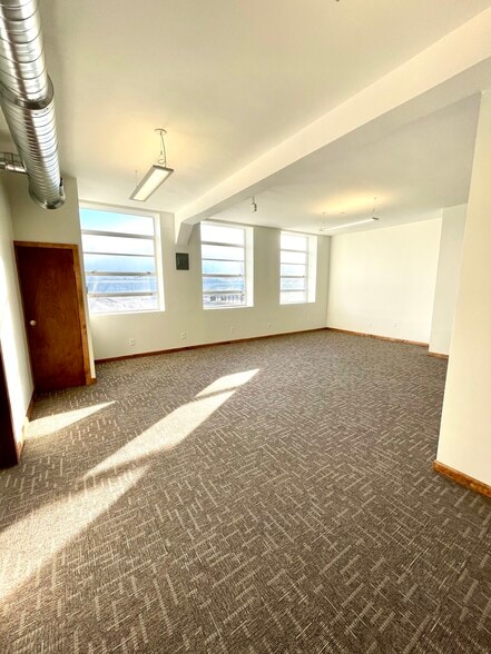 More Photos Of 1500 Clinton St, Buffalo Light Manufacturing For Lease