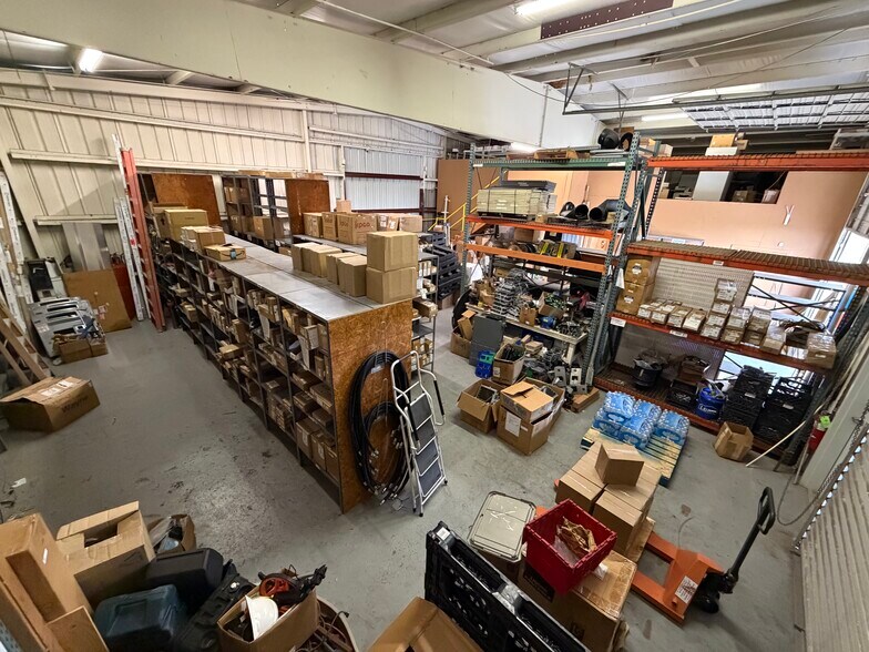 More Photos Of 325 Dane Ln, Longwood Warehouse For Lease