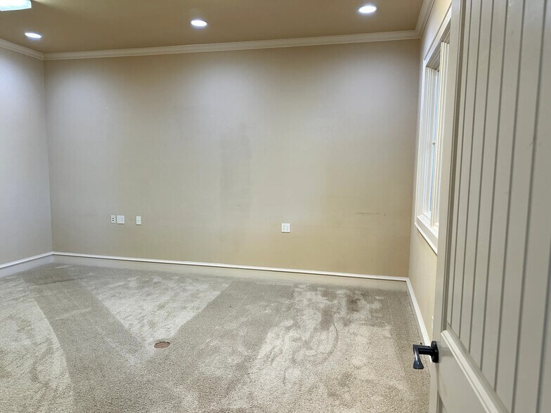 More Photos Of 441 Lone Star Dr, Abilene Office For Lease
