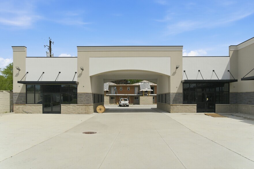 Primary Photo Of 6452 N Telegraph Rd, Dearborn Heights Hotel For Lease