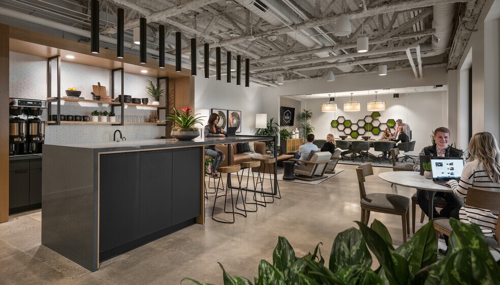 More Photos Of 7878 N 16th St, Phoenix Office For Lease