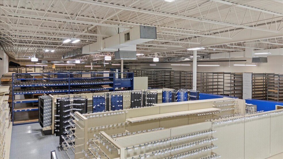 More Photos Of 516 Washington St, Ravenswood Freestanding For Lease