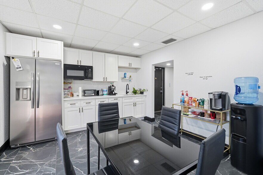 More Photos Of 10812 Gandy Blvd N, Saint Petersburg Medical For Lease