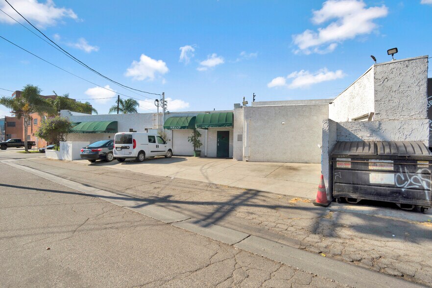 More Photos Of 2214 Stoner Ave, Los Angeles Freestanding For Lease