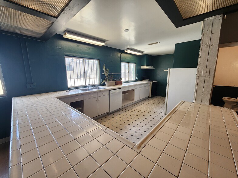 More Photos Of 953 S Raymond Ave, Pasadena Service For Lease