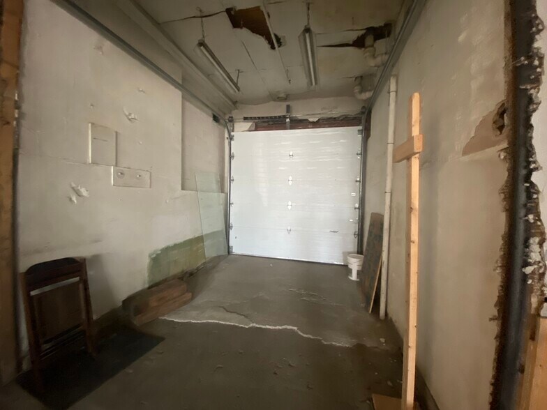 More Photos Of 2424 Rue Des Carrières, Montréal Light Manufacturing For Lease