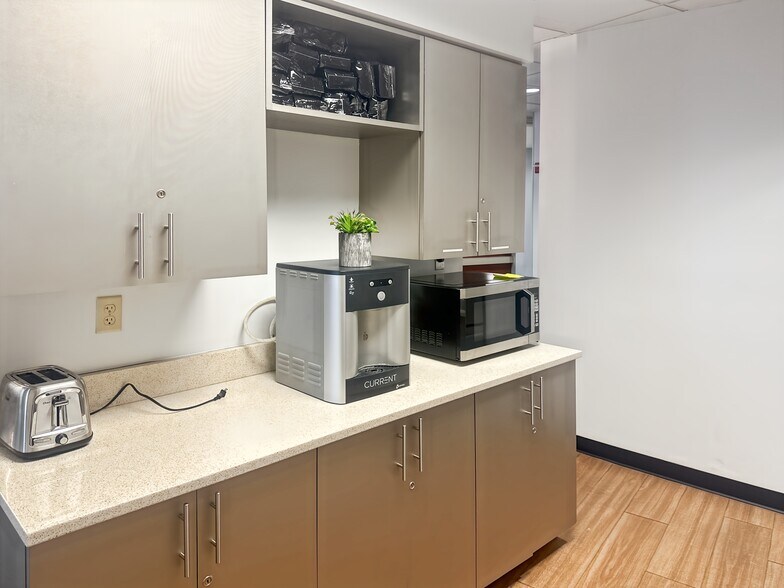 More Photos Of 2202 N Westshore Blvd, Tampa Coworking Space