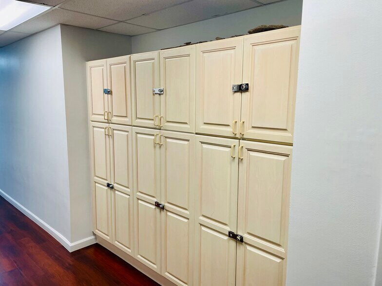 More Photos Of 2201 NE 52nd St, Lighthouse Point Medical For Sale