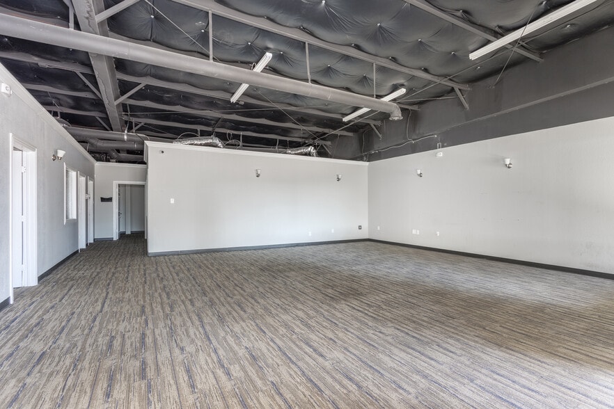 More Photos Of 595-605 E US Highway 80 E, Sunnyvale Research And Development For Lease