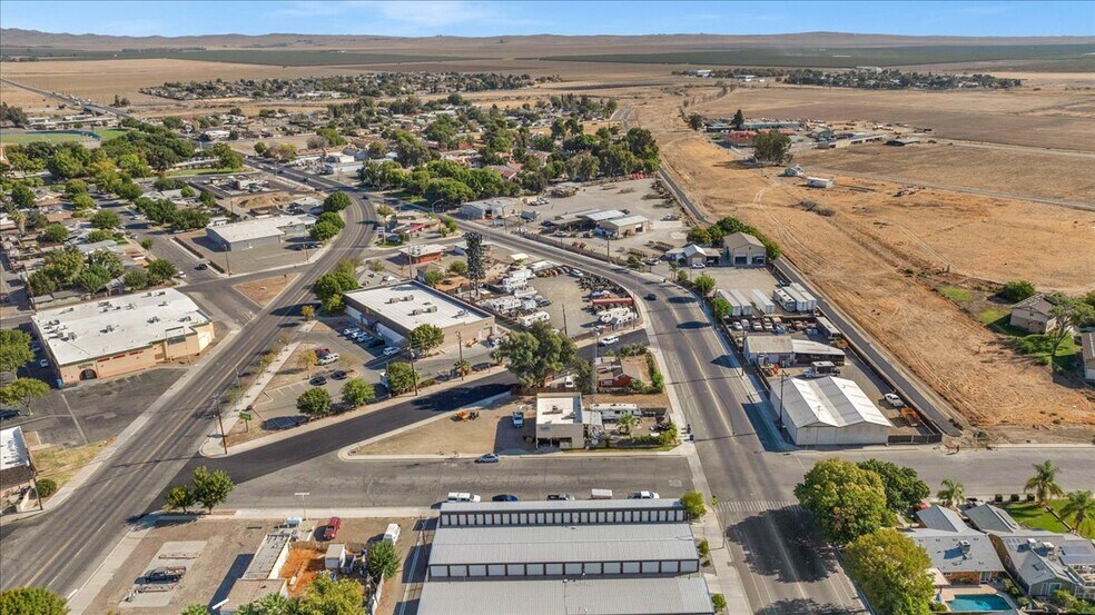 More Photos Of 100 1st St, Coalinga Radio TVTransmission Facilities For Sale