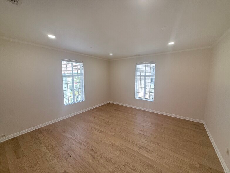 More Photos Of 9528-9546 Brighton Way, Beverly Hills Storefront Retail Office For Lease
