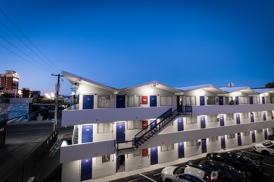 More Photos Of 200 S 8th St, Las Vegas Apartments For Sale