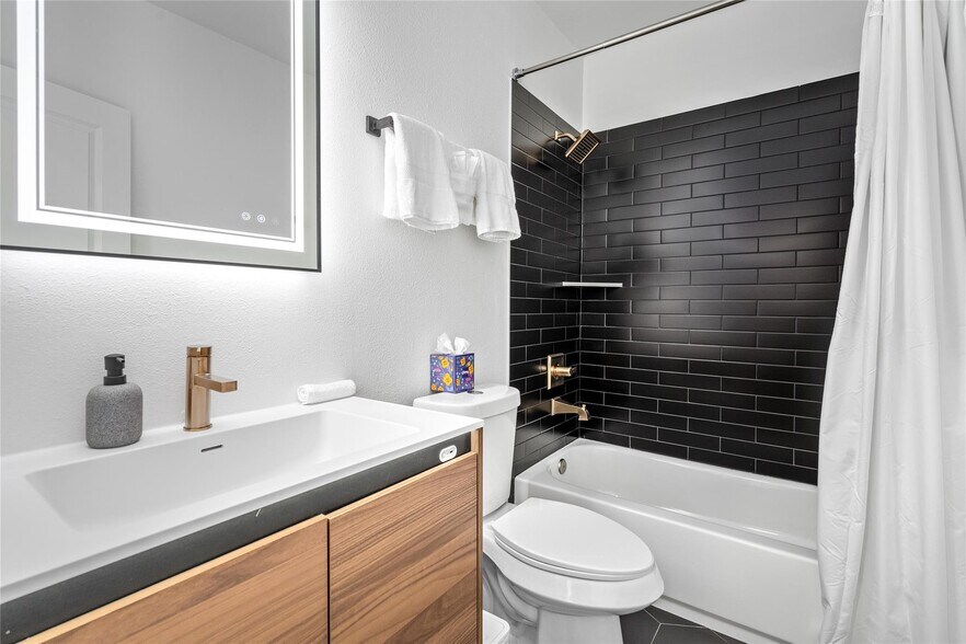 More Photos Of , Houston Multifamily For Sale